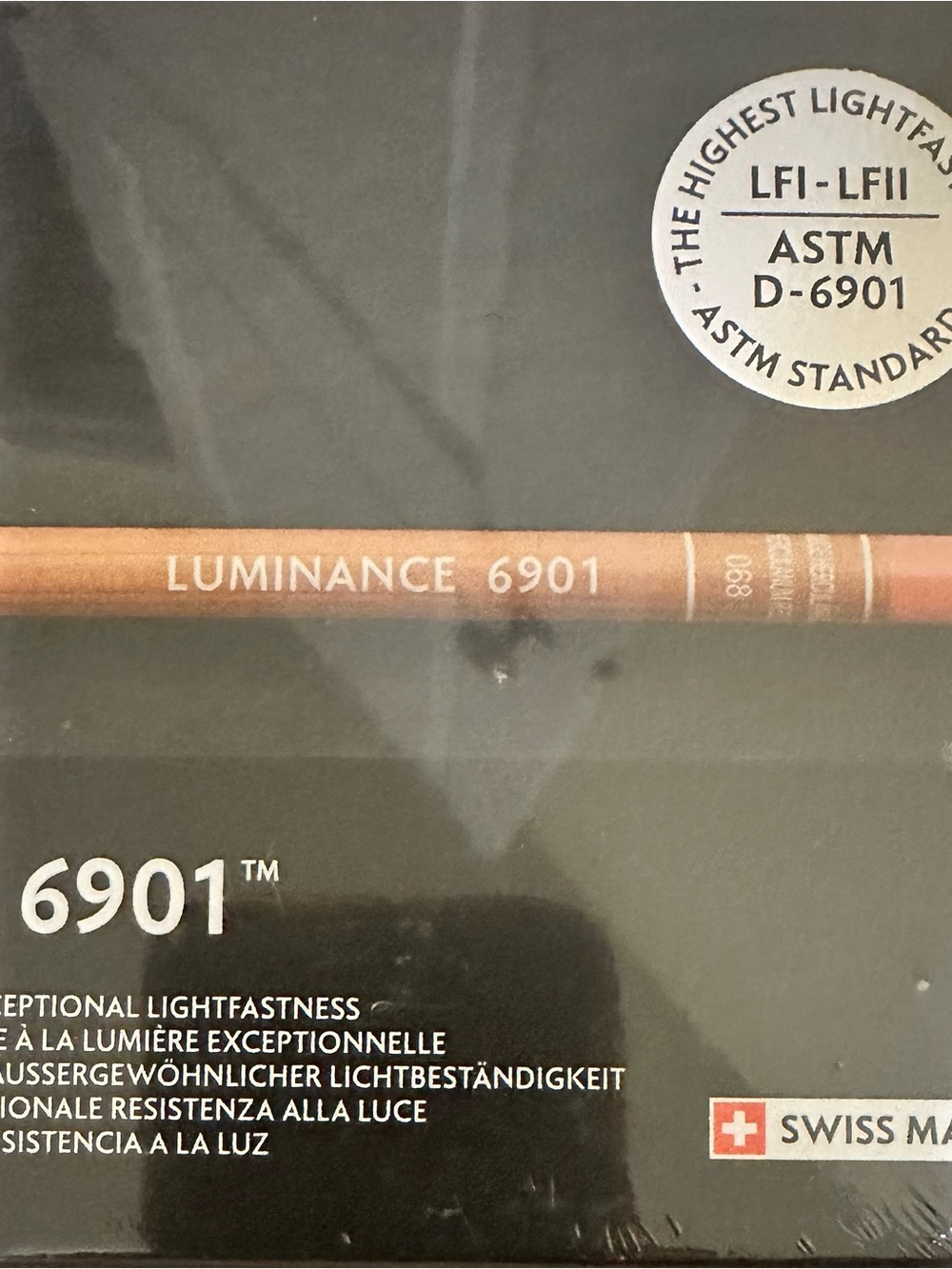Caran d'Ache Luminance 6901 20-Color Pencil Portrait Set - Picture 4 of 12